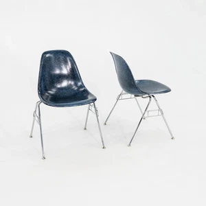 2010s Pair of Modernica Eames Fiberglass Dining Side Shell Chairs in Navy Blue - Picture 1 of 12