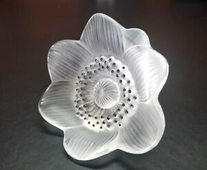 LALIQUE SIGNED FROSTED CRYSTAL ANEMONE  FLOWER PAPERWEIGHT 11614