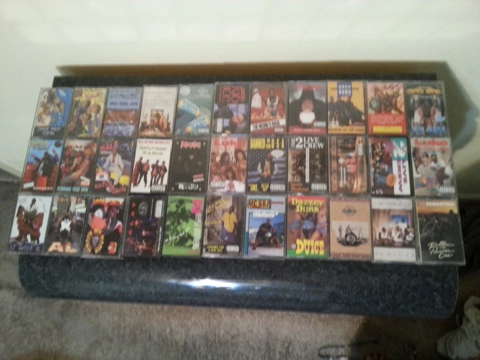 Lot of 33 Rap Cassette Tapes 90's Miami Bass Florida 2 live Crew Luke Skywalker Foto 1 de 4
