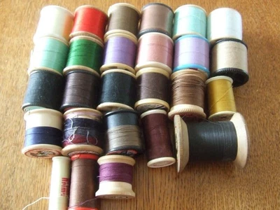25 Assorted Vintage Reels of Sewing Cottons. - Image 1 of 4