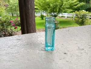 VINTAGE AQUA GLASS DOCT MARSHALLS CATARRH SNUFF BOTTLE - Picture 1 of 8