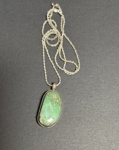 Nativo americano navajo ~ Benally ~ colgante turquesa con cadena de plata de ley - Imagen 1 de 6