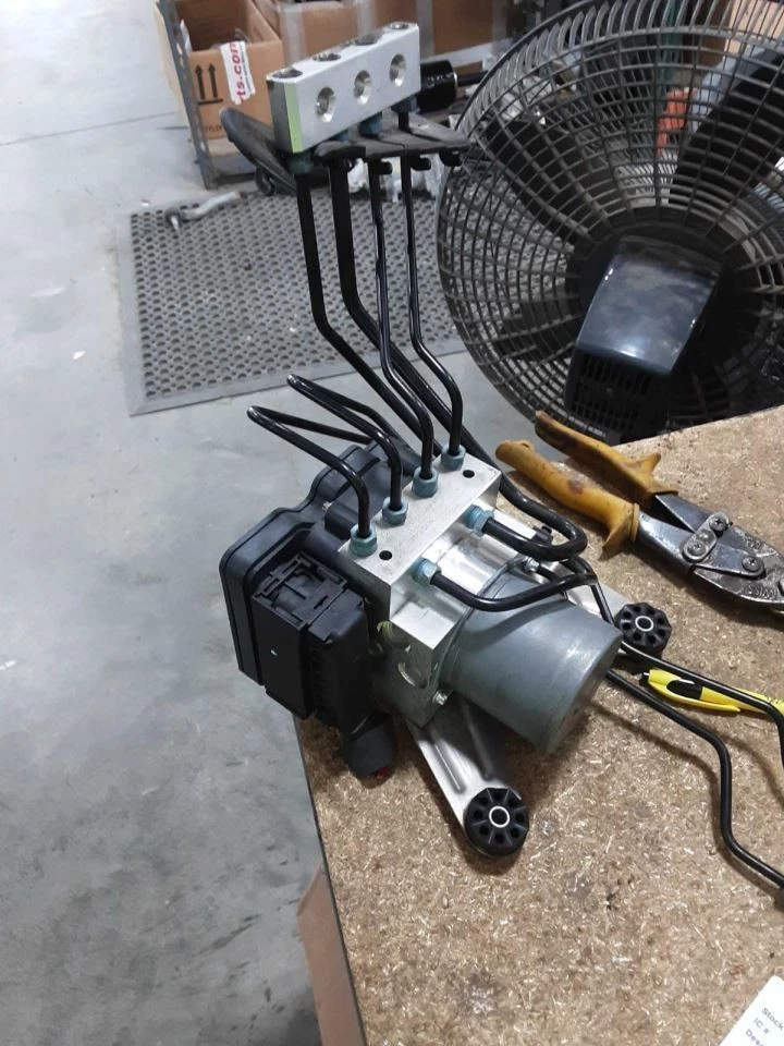 Anti-Lock Brake Part Assembly With Adaptive Cruise Fits 12-19 BMW 640i 3029951 - Image 1 of 4