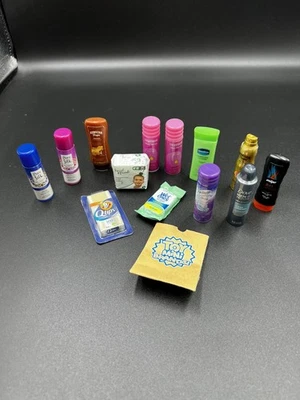 Lote de artículos de tocador Mini Brands Barbie casa de muñecas Zuru - 13 artículos pañales, loción Foto 1 de 4