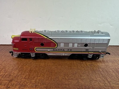 HO Scale TYCO Powered F Unit Santa Fe ATSF Locomotive #401 Tested to Run & Light - Image 1 of 4