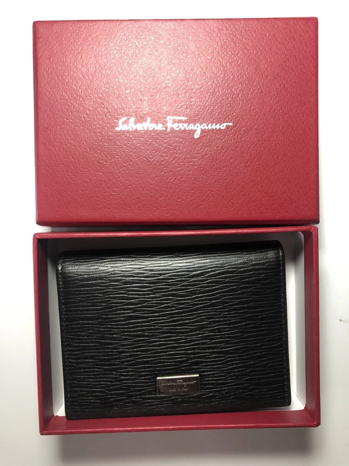 Porta-Cartão Salvatore Ferragamo Estojo Masculino Preto NERO VERMELHO Carteira Logotipo Prata - Imagem 1 de 4