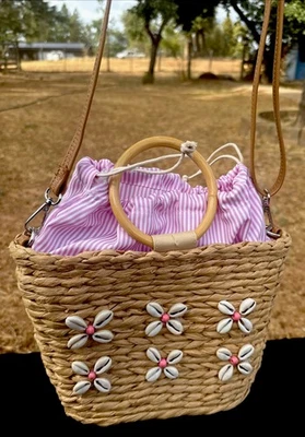 Adorable Cartera HM: Cowrie Seashells, Papel y Madera Triple Extraíble Correas Largas Foto 1 de 4