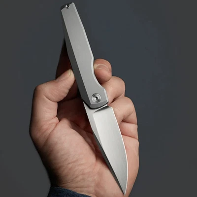 Mini cuchillo plegable Vero Engineering Lux 3,25" hoja de acero M390 mango de titanio Foto 1 de 4