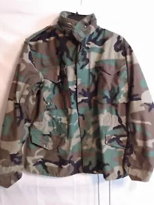 US Army Woodland Camo Hooded Cold Weather Parka Jacket Removable Liner Med Reg - Picture 1 of 13