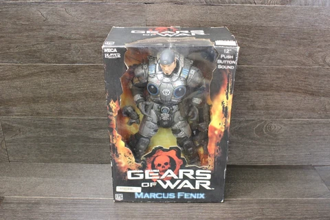 NECA Gears Of War Marcus Fenix 12" 1/6 Scale Push Button Sound Box Damaged Cover