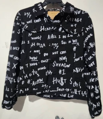 Chaqueta Jean Rue 21 Estampado Doodle Negra Botón Frontal Talla Mediana Graffiti Nueva con Etiquetas Foto 1 de 4