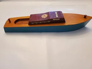 VINTAGE ROBINS TOYS PRE-WORLD BOAT - RAVEN - CRACK ON DECK - Picture 1 of 9