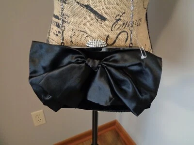 Bolso sin asas Neiman Marcus terciopelo lazo estrás noche NUEVO (Ver comentarios) Foto 1 de 4