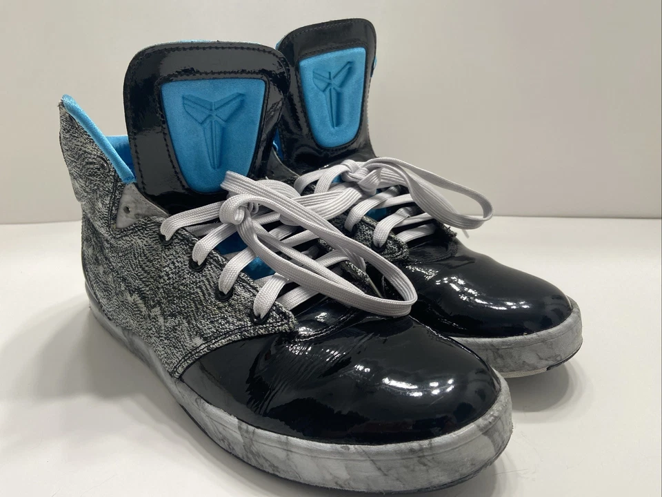 NIKE KOBE SYSTEM 9 NSW LIFESTYLE TXT BLACK PLATINUM MEN'S SIZE 9.5 (649699-001) - Image 1 of 4