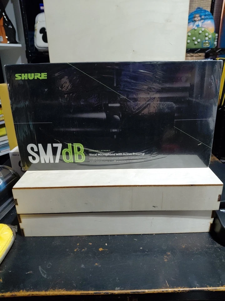 Shure SM7dB Active Dynamic Cardioid Vocal Microphone with Built-In Preamp - Image 1 of 1