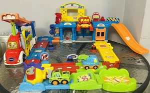 Toot Toot Drivers: centro de reparación, lanzador Press & Go, transportador de vehículos, 3 autos - Imagen 1 de 24