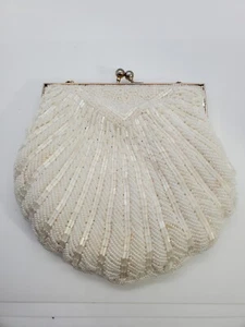 VINTAGE MUSCHELSCHALE weiß PERLEN ABEND HANDTASCHE lang silberfarben Kettengriff - Bild 1 von 15