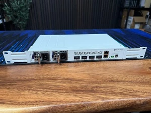 MikroTik CRS504-4XQ-IN Cloud Router Switch 650MHz 4xQSFP28 100G - Afbeelding 1 van 2