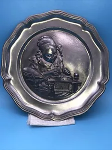 Vintage Deutscher Zinnteller Frau Nähen Engel Markenzeichen Muschelfelge - Bild 1 von 5