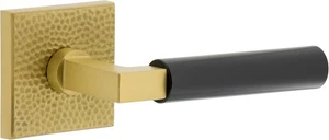 Viaggio Quadrato gehämmerte Struktur Satin Messing Rosette mit Satin Schwarz Contempo  - Bild 1 von 11