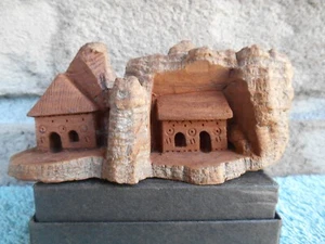 CASAS TALLADAS A MANO CORTEZA MADERA VINTAGE 4-3/16" DE LARGO. - Imagen 1 de 8