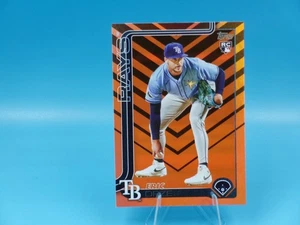 Actualización Topps 2025 Eric Orze Holiday Rookie #US212 Tampa Bay Rays - Imagen 1 de 2