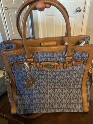 Bolsa tote grande nova com etiquetas rara Michael Kors Hamilton armação denim - Imagem 1 de 4
