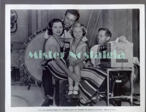 Vintage Photo 1936 Irene Hervey & daughter Allan Jones on set Love and Laughter - Bild 1 von 2
