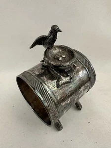 Victoria-Ära figürlicher versilberter Serviettenring Ein Vogel mit einem Fass - Bild 1 von 9