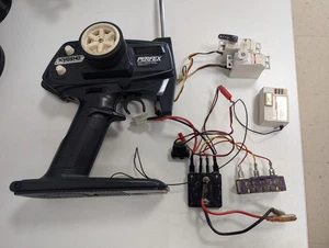 Radio Kyosho Perfex, receptor, control mecánico de velocidad, servos, ¡funciona! - Imagen 1 de 7