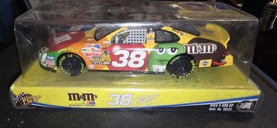 Nascar Elliott Sadler #38 2004 M&M Ford Taurus escala 1:24 círculo de ganadores Foto 1 de 3
