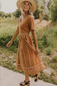 Neu mit Etikett Midikleid mit Polagrammstickerei, Größe Large - Bild 1 von 9
