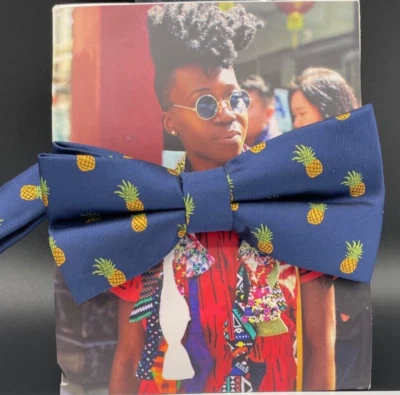 Pajarita Comportamiento Para hombres o Mujeres ~ Azul ~ Patrón Piña ~ Ajustable Foto 1 de 2