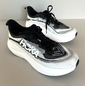 Zapatilla deportiva para correr Hoka One One Skyflow para mujer talla 8B malla con cordones 1155113-BWHT - Imagen 1 de 13