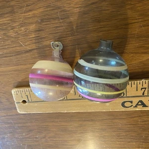 2 Shiny Brite WWII Paper Cap Ornaments Ball Blue Pink Stripe Christmas Vtg READ - Bild 1 von 6