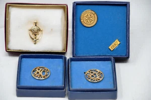 Vtg Avon Goldtone PINS Lot of 4 - 1980 1981 1982 and Doorknocker - Picture 1 of 5