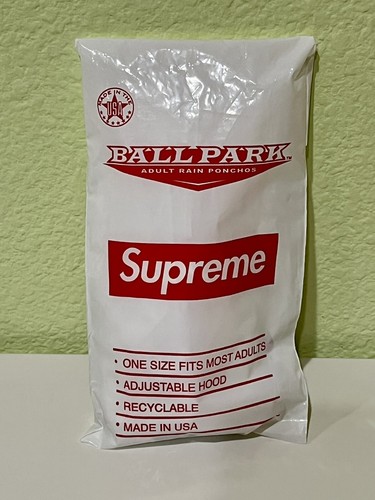 Logo Supreme Ballpark scatola poncho per adulti pioggia SS20 Nuovo e sigillato
