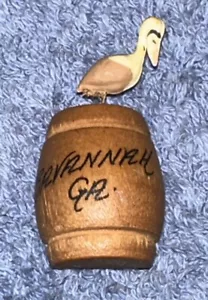 Vtg Wooden Pelican On A Barrel Souvenir Savannah Georgia Refrigerator Magnet - Picture 1 of 4