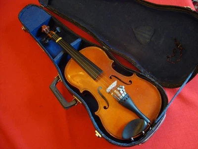 Child's Stentor Violin, in case without bow. 1/4 size. Good beginners instrument - image 1 of 4