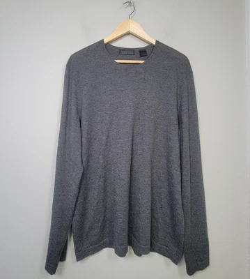 Neiman Marcus Mens L Superfine Cashmere Crewneck Lightweight Sweater Gray - Image 1 of 4