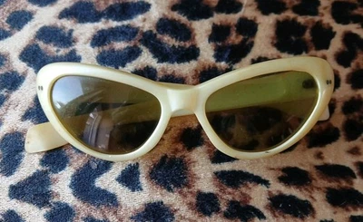 Gafas de sol vintage Cool-Ray Poloroid 120 amarillas ojo de gato años 60!  Foto 1 de 4