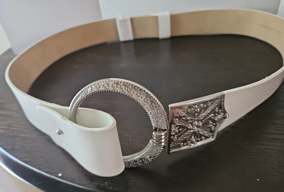 Chico's女式皮带人造皮革白色M/L RN#79984银色扣二手状况完好 — 第 1/4 张图片