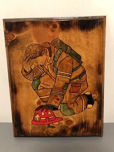Wall Art Lacquered Wood Firefighter Plaque, Kneeling Fireman, America’s Heroes - Imagen 1 de 5