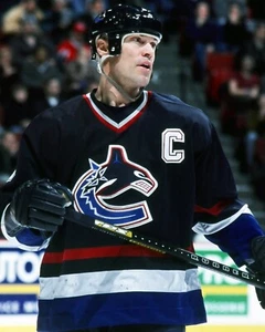 Foto de hockey Mark Messier on Ice Action Vancouver Canucks 8x10 NHL - Imagen 1 de 1