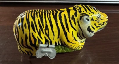 Juguete de hojalata vintage litográfico cuerda tigre - ''Hecho en Japón" con llave ¡ENVÍO 4FREE2USA!  Foto 1 de 4