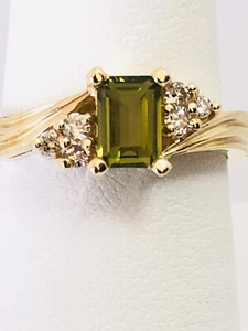 14 Karat Yellow Gold, Diamond And Peridot Ladies Ring. - Picture 1 of 10