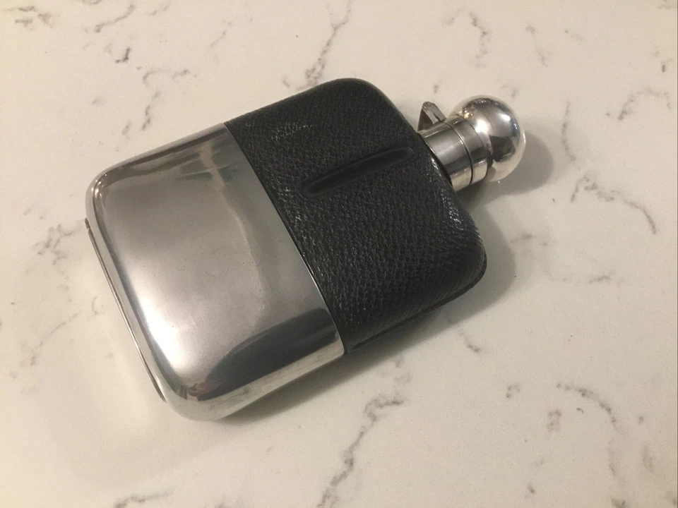 A RARE ANTIQUE D&S G. EDWARDIAN GENTLEMANS HIP FLASK, EARLY 1900’s. - Image 1 of 4
