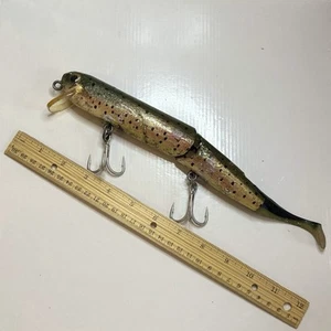 Señuelo de madera articulado enchufe de aire acondicionado vintage para nadar Minnow Allen Cole años 90 largo #2 - Imagen 1 de 15