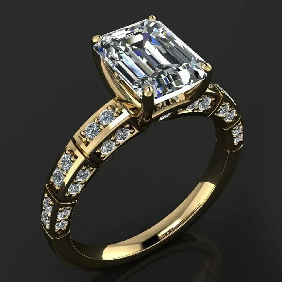 Anillo de compromiso de diamantes simulados de corte esmeralda de 3 quilates para mujer enchapado en oro amarillo de 14 quilates Foto 1 de 1