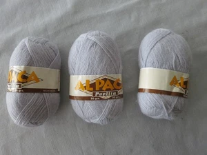 Lot of three (3) Skeins of Perlita Alpaca Knitting Yarn, Color 8105 Light Gray - Afbeelding 1 van 9
